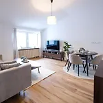 Business Design Apartment - Workspace & Kitchen - Messe Dus 뒤스부르크