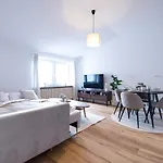 아파트 Business Design Apartment - Workspace & Kitchen - Messe Dus 뒤스부르크