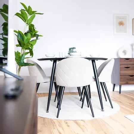 Business Design Apartment - Workspace & Kitchen - Messe Dus 아파트 *